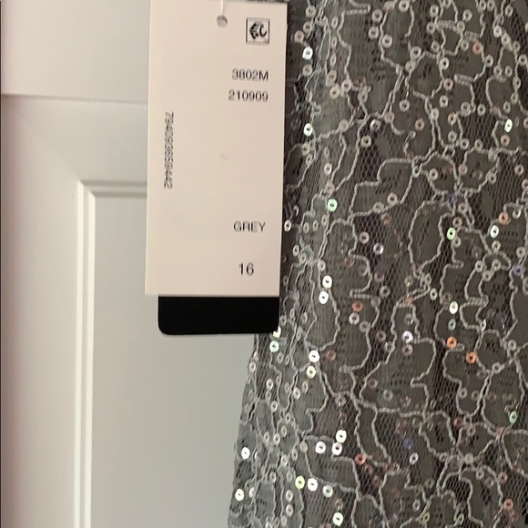 New with tags Silver Sequence Evening Gown size 16 - Picture 4 of 4